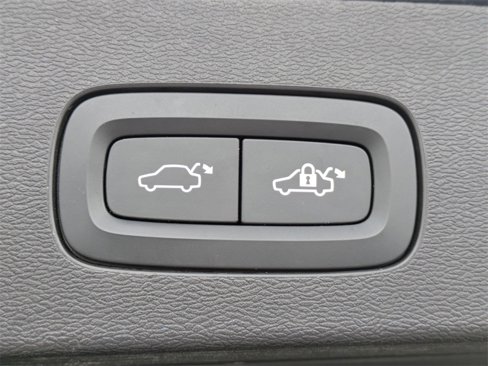 Certified 2023 Volvo V60 B5 Cross Country Plus image 13