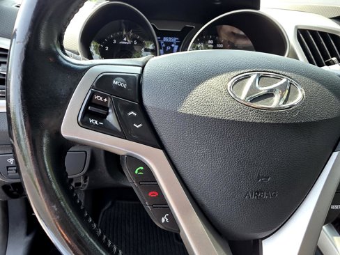 Used 2013 Hyundai Veloster w/ Style Pkg image 18