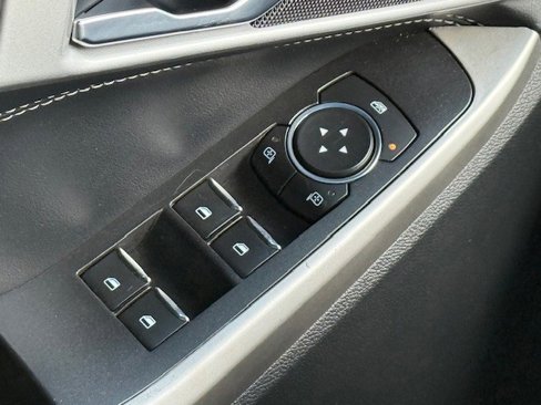 Used 2022 Ford Explorer XLT w/ Equipment Group 202A image 34