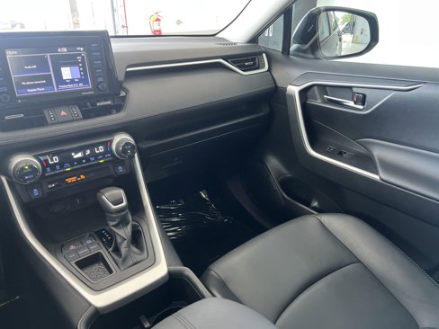 Used 2022 Toyota RAV4 XLE Premium image 33