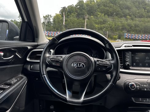 Used 2017 Kia Sorento LX w/ LX Convenience Package image 9