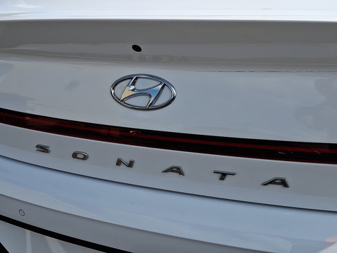 Certified 2023 Hyundai Sonata Limited w/ Preferred Accessory Package image 30