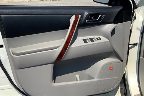 Used 2013 Toyota Highlander Limited image 24
