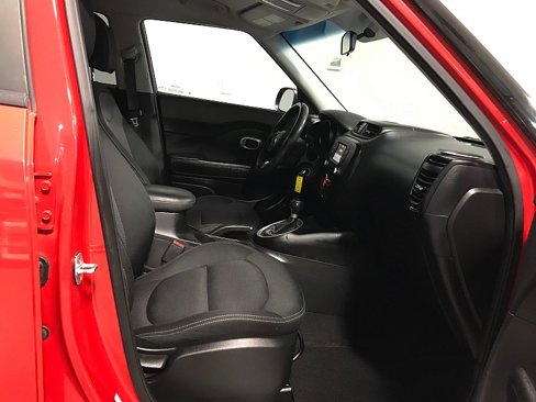 Used 2017 Kia Soul + image 13