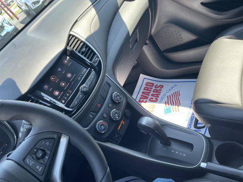 Used 2022 Chevrolet Trax LT w/ Premium Seat Package image 23