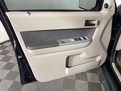 Used 2010 Ford Escape XLT image 10