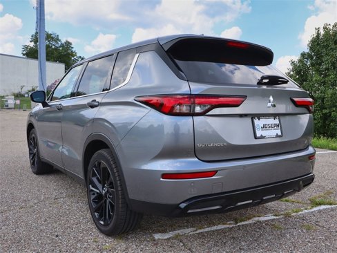 Used 2022 Mitsubishi Outlander SEL Black Edition image 3