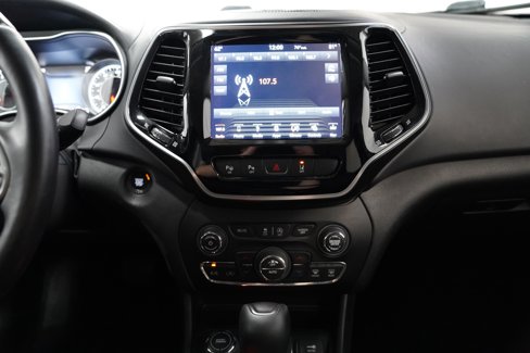 Used 2019 Jeep Cherokee Overland w/ Technology Group image 22