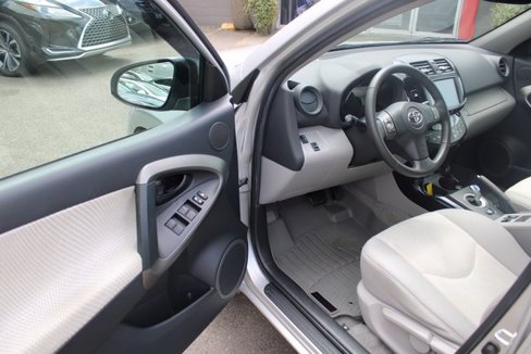 Used 2012 Toyota RAV4 EV image 10
