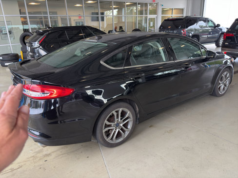 Used 2017 Ford Fusion SE w/ Equipment Group 201A image 6