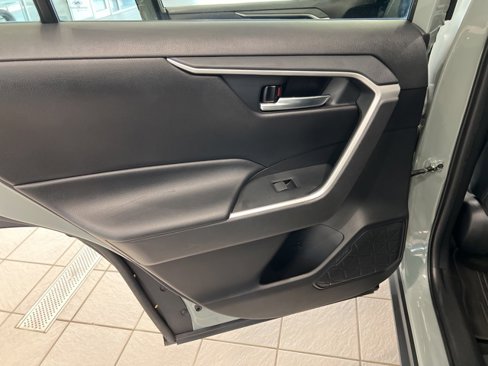 Used 2020 Toyota RAV4 XLE Premium image 14