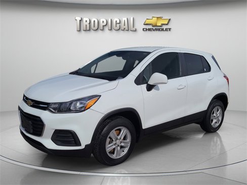 Used 2022 Chevrolet Trax LS w/ Tint and Cruise Package image 1