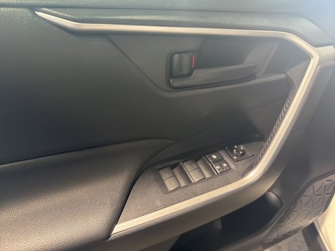 Used 2019 Toyota RAV4 LE image 33