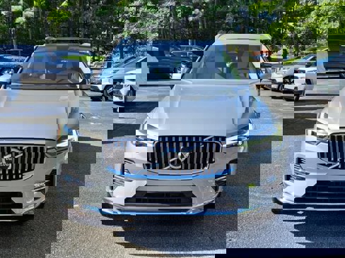 Certified 2023 Volvo XC60 B5 Plus w/ Protection Package Premier image 10