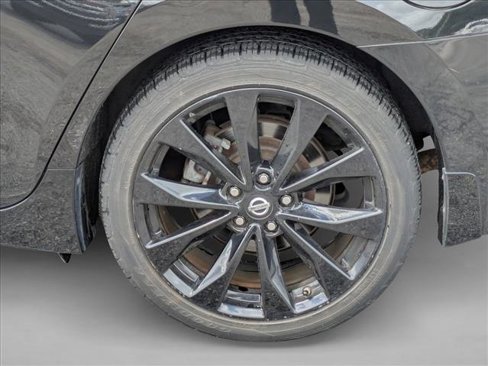Used 2017 Nissan Maxima SR w/ Midnight Edition image 9