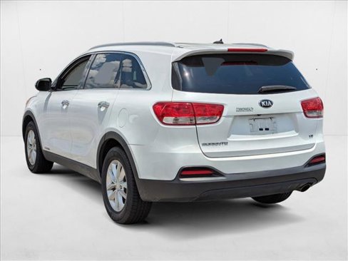 Used 2017 Kia Sorento LX image 7
