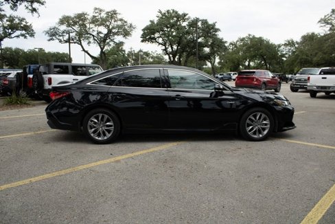 Used 2020 Toyota Avalon XLE image 7