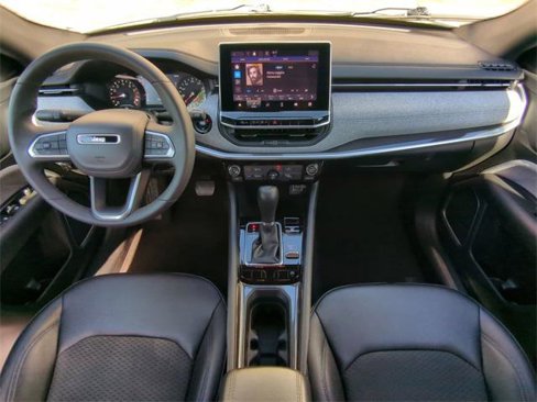 Certified 2024 Jeep Compass Latitude image 17