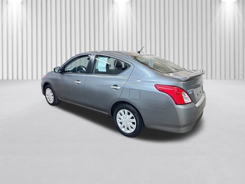 Used 2018 Nissan Versa SV image 9