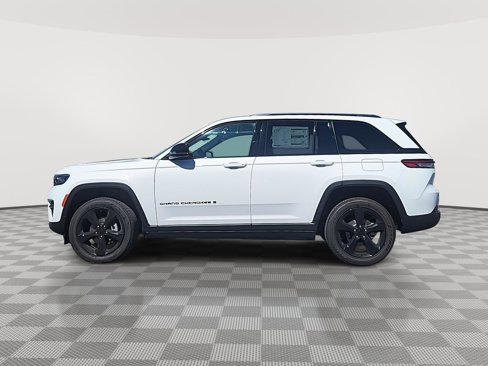 New 2025 Jeep Grand Cherokee Altitude image 17