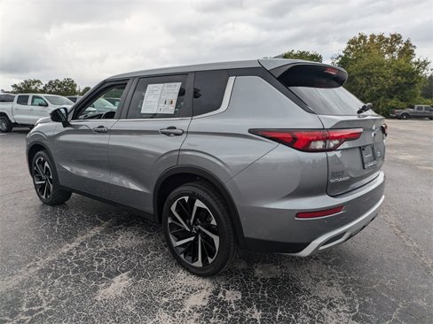 Used 2022 Mitsubishi Outlander SE image 7