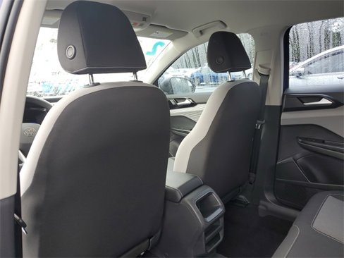Used 2022 Volkswagen Taos S image 10