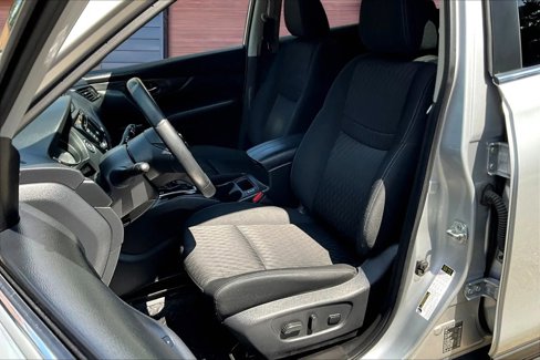 Used 2019 Nissan Rogue SV image 23