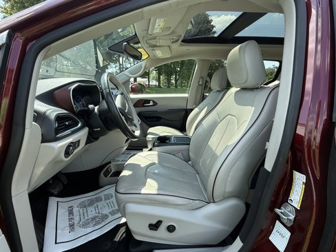 Used 2020 Chrysler Pacifica Limited image 9