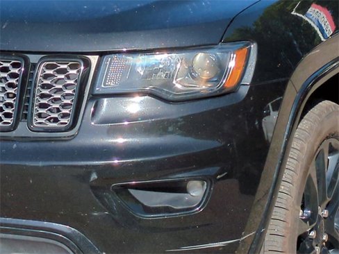 Used 2020 Jeep Grand Cherokee Altitude image 9
