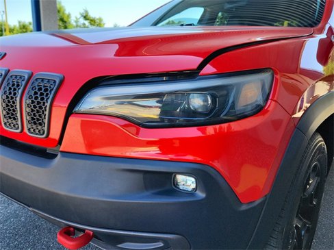 Used 2019 Jeep Cherokee Trailhawk w/ Cold Weather Group image 10