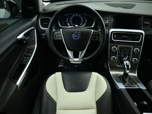 Used 2016 Volvo S60 T5 Cross Country Platinum image 2