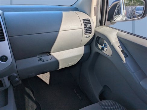 Used 2014 Nissan Frontier Desert Runner image 15