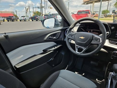 New 2025 Chevrolet Trax LT w/ Driver Confidence Package image 7
