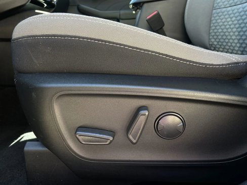 Used 2022 Ford Escape SE image 11