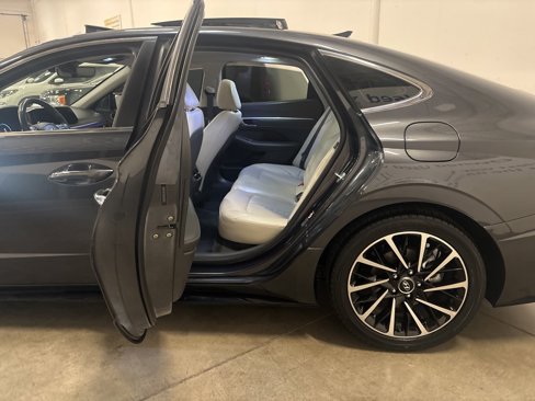 Used 2021 Hyundai Sonata Limited image 17