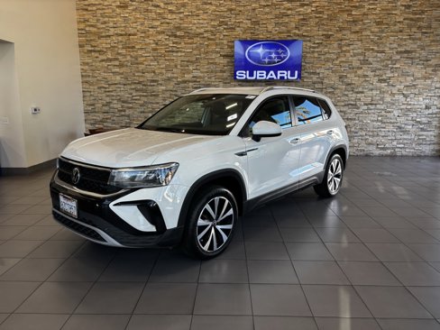 Used 2022 Volkswagen Taos SE image 1