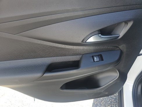 Used 2025 Buick Envista Preferred image 12