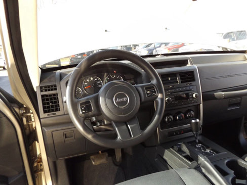 Used 2011 Jeep Liberty Sport image 17