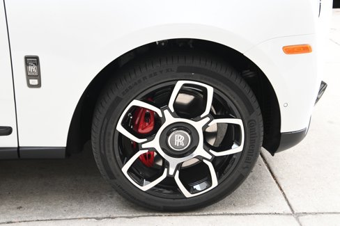 Used 2024 Rolls-Royce Cullinan Black Badge image 28