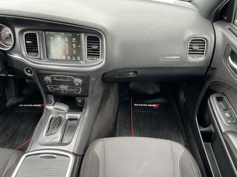 Used 2015 Dodge Charger SXT image 34