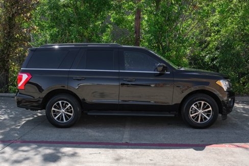 Used 2018 Ford Expedition XLT image 9