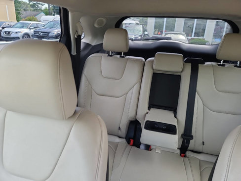 Used 2020 Ford Edge Titanium image 27