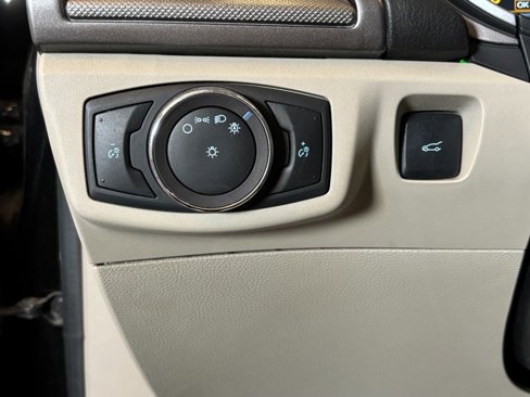 Used 2019 Ford Fusion SE image 17