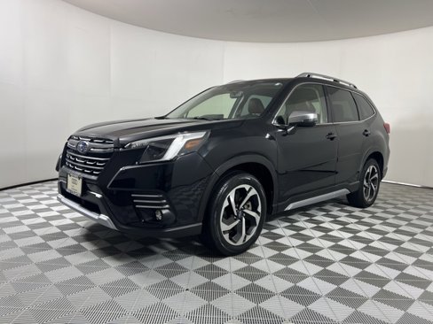 Used 2022 Subaru Forester Touring image 3