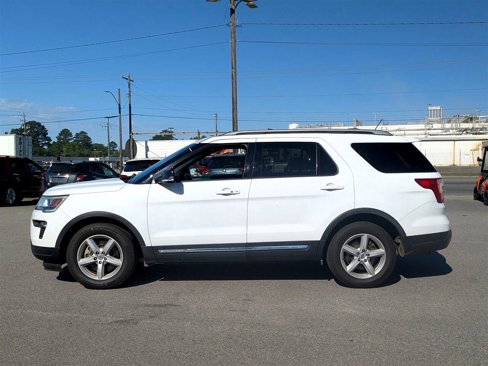 Used 2018 Ford Explorer XLT w/ Equipment Group 202A image 2