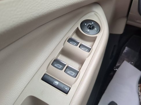 Used 2017 Ford Escape Titanium image 23
