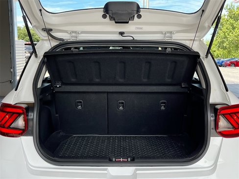 Used 2024 Hyundai Venue SEL image 25