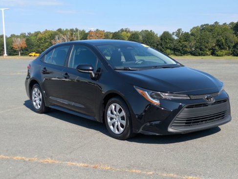 Used 2023 Toyota Corolla LE image 1