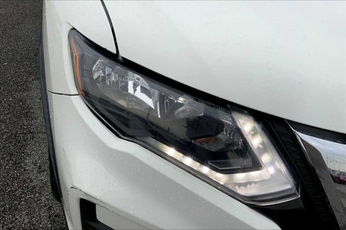 Used 2018 Nissan Rogue SV image 27