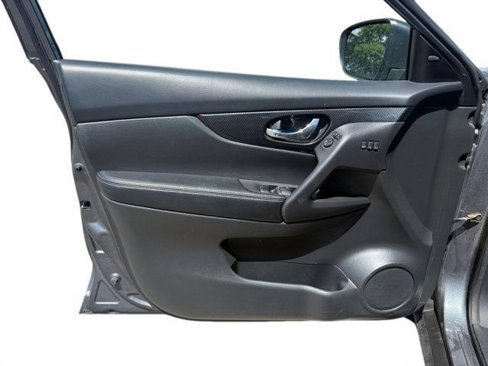 Used 2019 Nissan Rogue SL image 17
